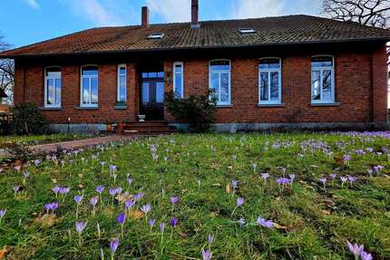 Haus zum Kaufen in Uelzen 295.000,00 € 219 m²