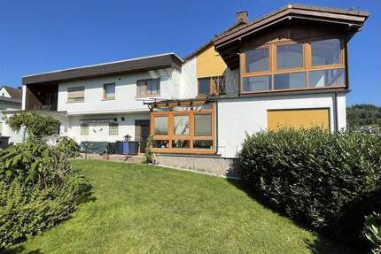 Mandeln: Geräumige Immobilie mit Gewerbeeinheit - Dietzhölztal