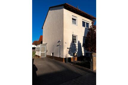 Charmantes Einfamilienhaus mit Garten, Stellplatz in ruhiger Lage - Gunzenhausen