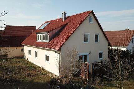 Großes Einfamilienhaus (Zweifamilienhaus) - Mönchsroth