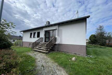 Haus zum Kaufen in Bogel 450.000,00 € 218 m²