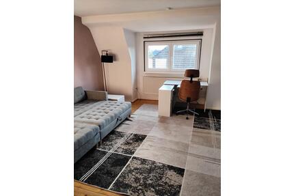 2 Zimmer Dachgeschosswohnung - 900,00&nbsp;EUR Kaltmiete, ca.&nbsp; 60,00&nbsp;m&sup2; in Berlin (PLZ: 14167) Steglitz-Zehlendorf