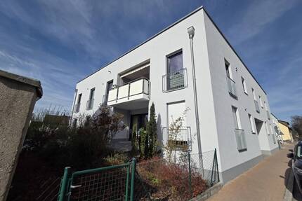 Modernes Wohnen: Neuwertige Terrassenwohnung - Schwandorf