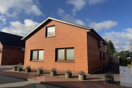 Tolles Einfamilienhaus mit großzügigem Garten und Garage in ruhiger Wohnlage - Eddelak