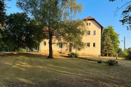 Mehrfamilienhaus, saniert, großes Grundstück 1382 qm - Luckau
