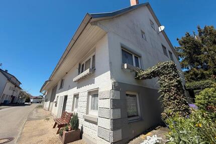 Einfamilienhaus mit Ökonomietrakt - Schramberg