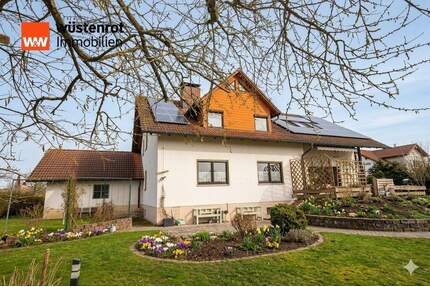 Familienglück am Ortsrand: Gepflegtes Raumwunder mit Kachelofen in Fladungen