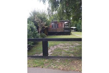 Holz-Bungalow mit Bootssteg am Eicher See