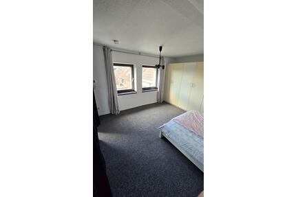 Dachgeschoss-wohnung in Krefeld Lehmheide