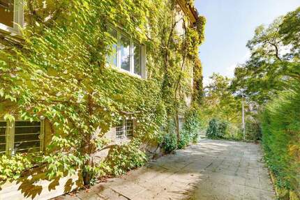 Hölderlinplatz: Dreifamilienhaus in schönster Lage - Stuttgart West