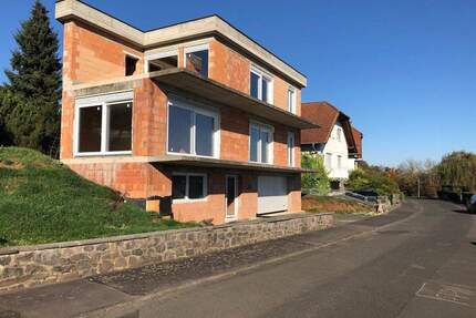 Zweifamilienhaus im Rohbau. Hervorragende Lage mit traumhafter Aussicht in Nidda