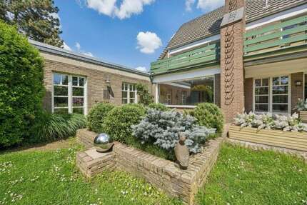 Haus zum Kaufen in Neuss-Helpenstein 820.000,00 € 260 m²