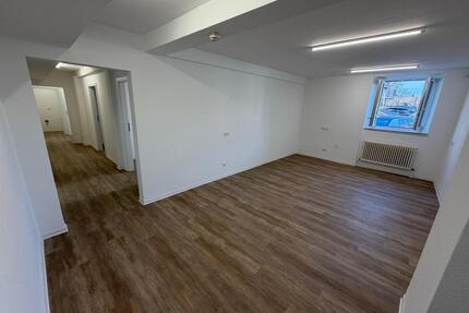 Wunderschöne kernsanierte BüroräumePraxis mit 5 Zimmer im Erdgeschoss - Donaueschingen