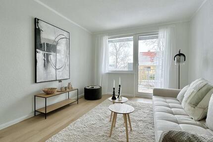 Erstbezug nach Sanierung – moderne Mietwohnung mit Einbauküche, Balkon und PKW-Stellplatz - Sanitz