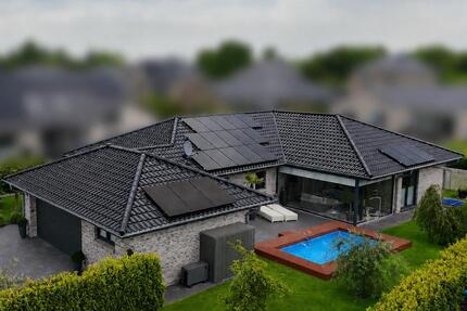 Exklusiver Winkelbungalow mit geh. Ausstattung, Pool & PV-Anlage - Harrislee