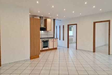 Schöne helle 3 Zimmerwohnung mit Terrasse - D-70736 Fellbach