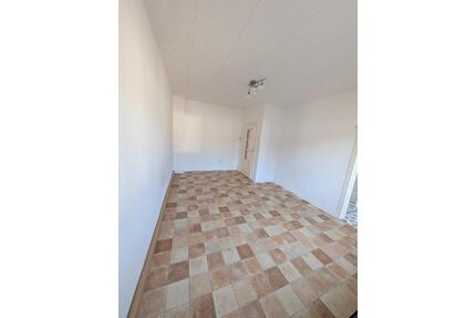 Helle 2-Zi-Whg + Balkon, 2. Stock. Ideal für Renovierer. 1. Monat MIETFREI! - Essen Frillendorf