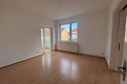 Großzügige 4-Zimmer-Wohnung mit Wintergarten in Göttingen, WG-geeignet