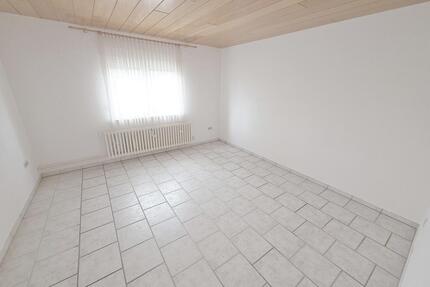 Niederkassel-Ranzel: Helle 3-Zimmer-Erdgeschosswohnung – Mit Terrasse & guter Lage