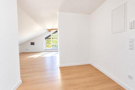 Moderne 3 Zimmer DG-Wohnung mit Weitblick ins Grüne - Heigenbrücken