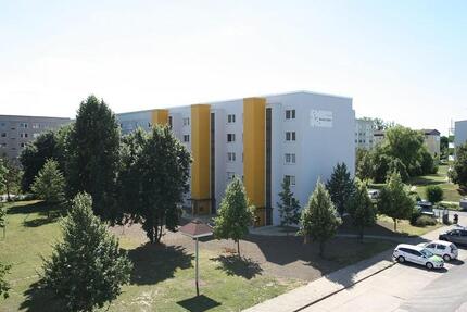 2-Raum Wohnung mit Aufzug, Balkon und Bad mit Wanne! - Oschersleben (Bode)