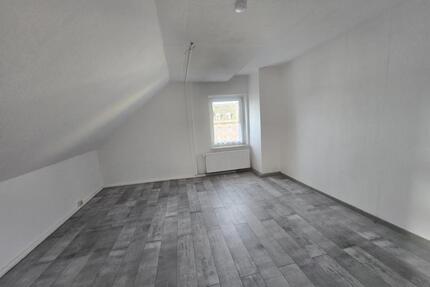 Attraktive 5-Zimmer-Wohnung in zentraler Lage von Marienthal - Zwickau Zwickau-West