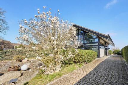 + Viel Glas, viel Stil - willkommen in Ihrem neuen Zuhause + - Reinbek