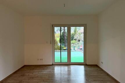 Geräumige 2-Zimmer-Wohnung mit TERRASSE und EBK in Schönwalde - Schönwalde-Glien