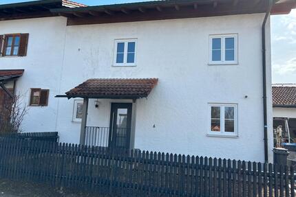 Frisch sanierte Doppelhaushälfte mit Garten, Sauna, PV-Anlage - Soyen