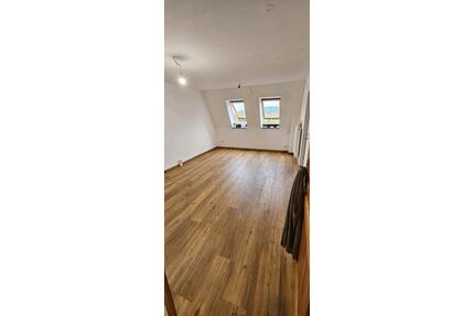 Helle, sanierte 3-Raum-DG-Wohnung in Hildburghausen mit Küche