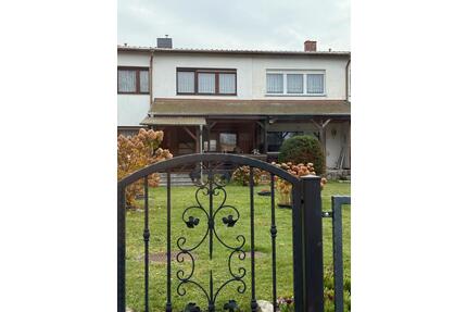 Familienfreundliches Reihenmittelhaus mit Keller und Nebengebäude - Finsterwalde