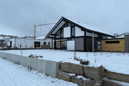 Haus zur Miete - 2.500,00&nbsp;EUR Kaltmiete, ca.&nbsp; 200,00&nbsp;m&sup2; in Großrinderfeld (PLZ: 97950)