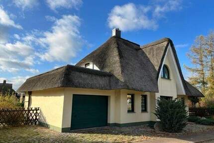 Reetdachhaus mit Wasserblick - 590.000,00&nbsp;EUR Kaufpreis, ca.&nbsp; 151,00&nbsp;m&sup2;&nbsp;Wohnfl&auml;che in Sauzin (PLZ: 17440) Ziemitz
