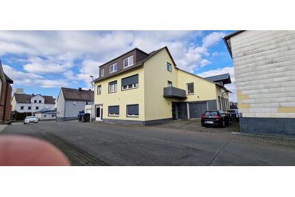 Provisionsfrei! 3 Familienhaus 350 Quadratmeter in Wissenbach - Eschenburg