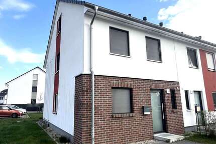 Haus zum Mieten in Schulzendorf 2.400,00 € 135 m²