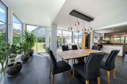 Haus zum Kaufen in Neu-Anspach 850.000,00 € 282.5 m²