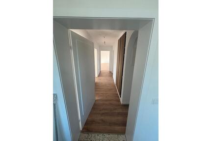 Kernsaniert & zentral! 4 Zimmer | 90 m² | Balkon | 1. OG - Wäschenbeuren