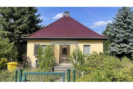 Kleines Haus mit großem Grundstück - Hoyerswerda