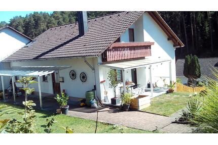 Zweifamilienhaus - 425.000,00&nbsp;EUR Kaufpreis, ca.&nbsp; 270,00&nbsp;m&sup2; in Gutach (Schwarzwaldbahn) (PLZ: 77793)