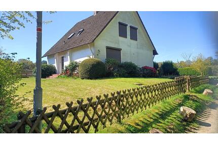 Charmantes Einfamilienhaus in traumhafter Lage in der Wingst zu v