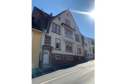 Kaiserslautern - Nähe Waldschlösschen - attraktive Altbauwohnung mit großem Balkon