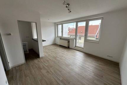 Dachterrassenwohnung mit 2 Zimmern (Einbauküche) sucht Mieter - Nürnberg Bleiweiß