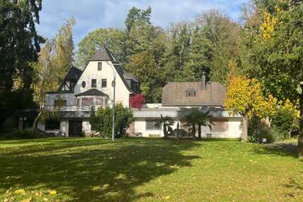Haus zum Kaufen in Hennef (Sieg) Bröl 1.570.000,00 € 490 m² - Hennef (Sieg) / Bröl