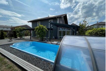 Einfamilienhaus mit Pool, Sauna und Doppelgarage zu verkaufen - Fürstenzell