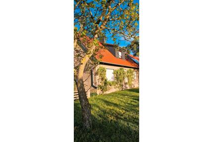 Wohnhaus in ruhiger Lage mit großem Hof, Garten und Nebengebäuden - Barby