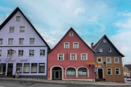 Haus zum Kaufen in Hollfeld 349.000,00 € 200.07 m²