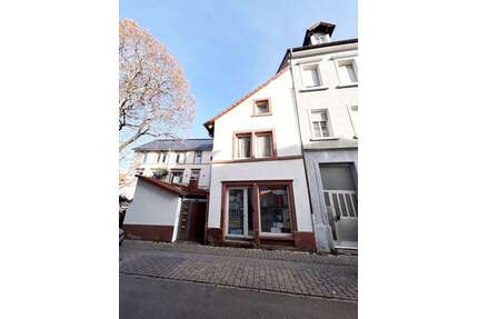 Haus zum Kaufen in Neustadt 196.000,00 € 169.22 m²