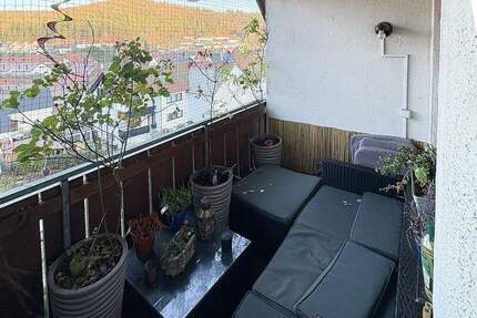 Charmante Wohnung mit Balkon ... ca. 90 m² Wohnfläche und zwei Bäder - Burladingen-Gauselfingen
