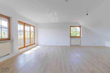 Sofort bezugsfreie 3-Zimmer-Dachgeschoßwohnung mit Weitblick in Peiting!