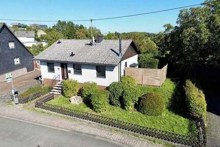 -RESERVIERT- Freistehendes Einfamilienhaus mit großzügigem Grundstück in Herborn